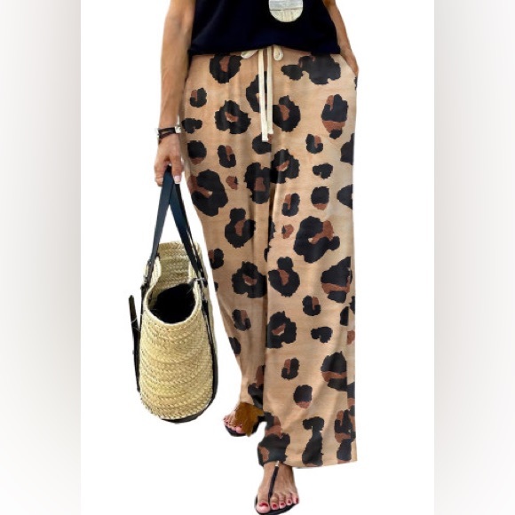 NWT! Fabulous Cheetah/ Leopard Draw String Wide Leg Casual Pants! 💕 - Picture 3 of 6